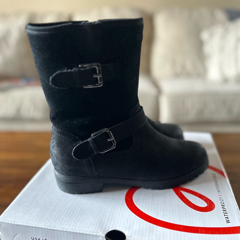 Blonde waterproof boots